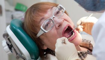 How aging affects oral cancer risk and symptoms?